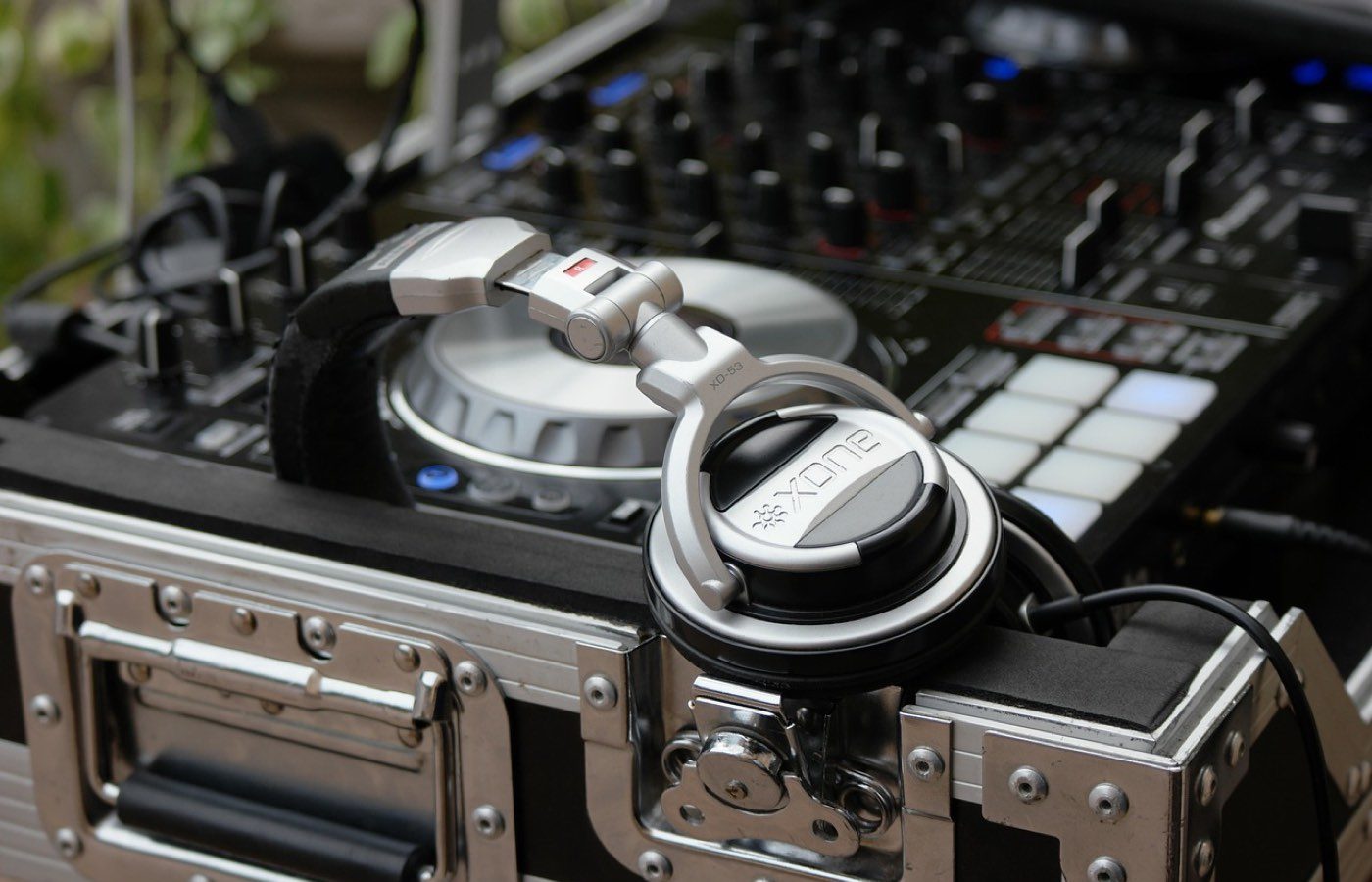 Audio‑Technica ATH‑M50x vs Sennheiser HD 25 — monitoring et DJ