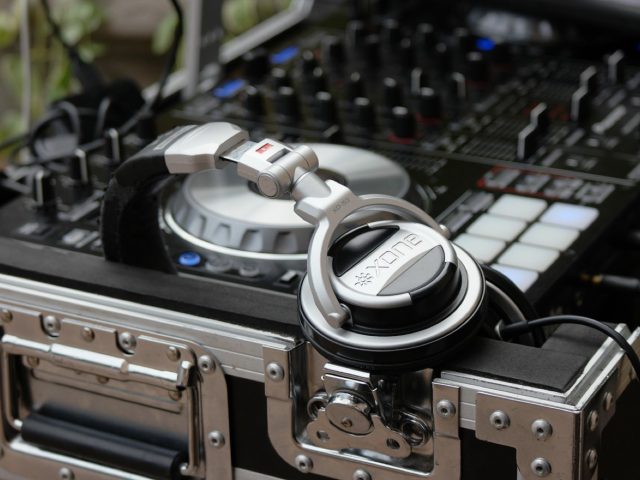 Audio‑Technica ATH‑M50x vs Sennheiser HD 25 — monitoring et DJ