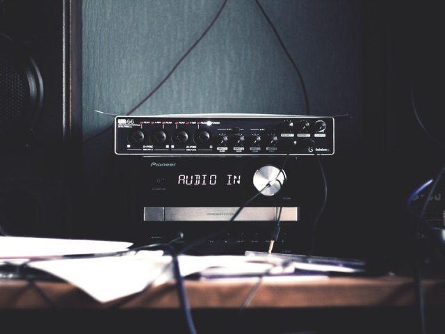 Guide de câblage d&rsquo;une chaîne hi‑fi pour meilleure qualité