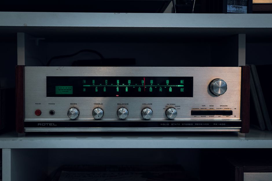 Comment choisir un amplificateur hi-fi : guide pratique