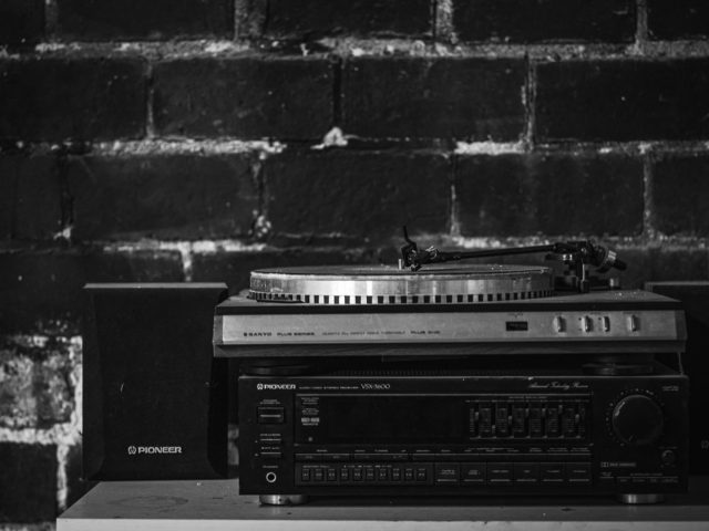 Choisir une enceinte bibliothèque compacte