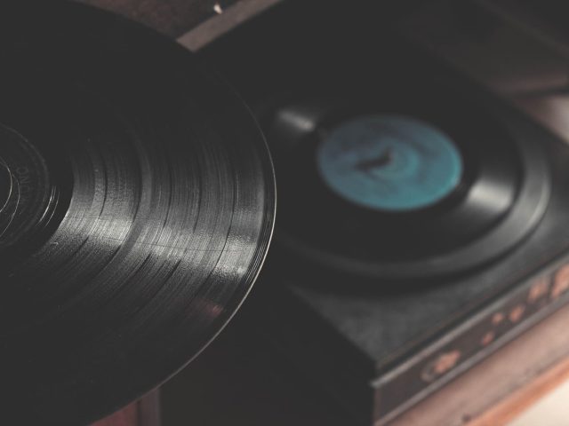 Itinéraire audio à Paris : disquaires et lieux d’écoute