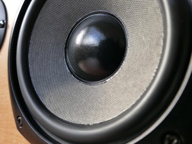 KEF R3 ou Bowers & Wilkins 705 : quelle enceinte choisir
