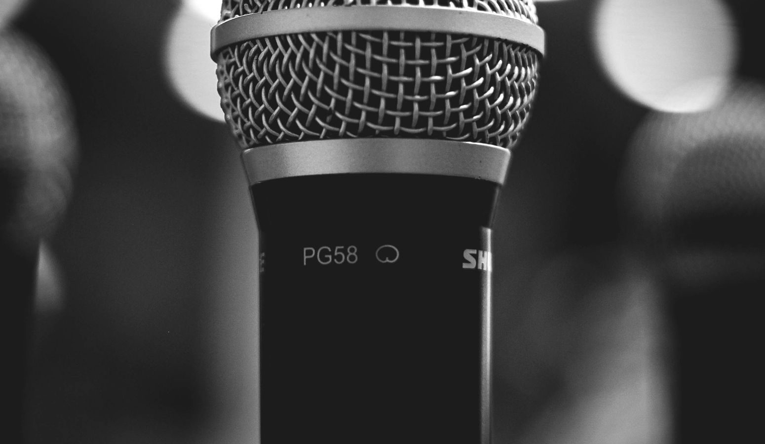 Pourquoi le Shure SM58 est-il un choix fiable pour les concerts en plein air ?