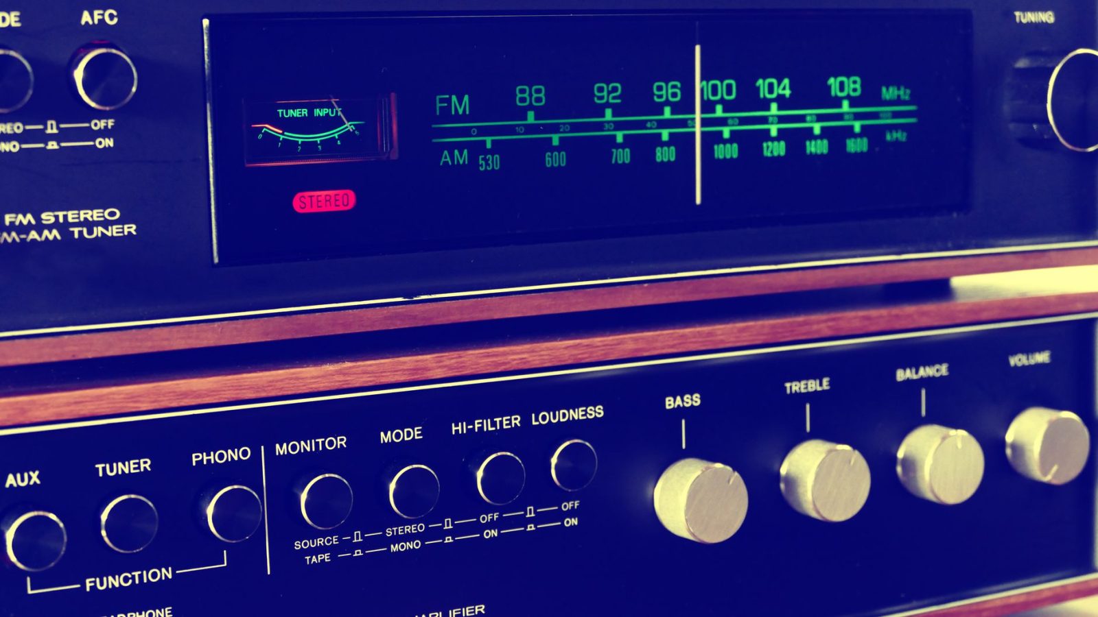 Comprendre le terme hi-fi : origine et caractéristiques