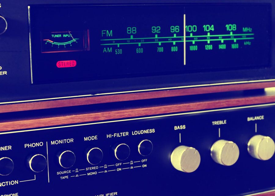 Comprendre le terme hi-fi : origine et caractéristiques