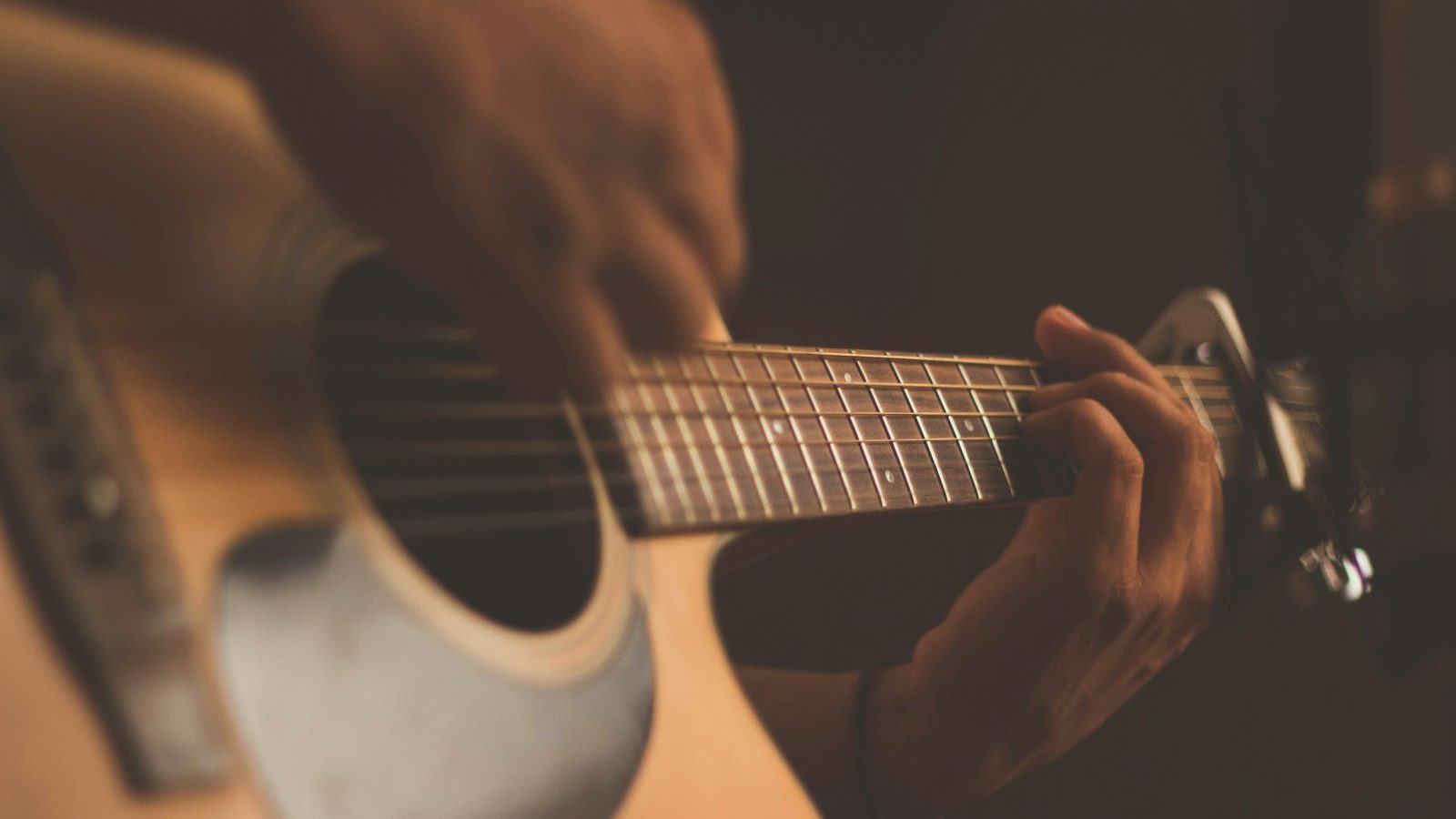 Enregistrer votre guitare acoustique : les secrets d&rsquo;un son parfait