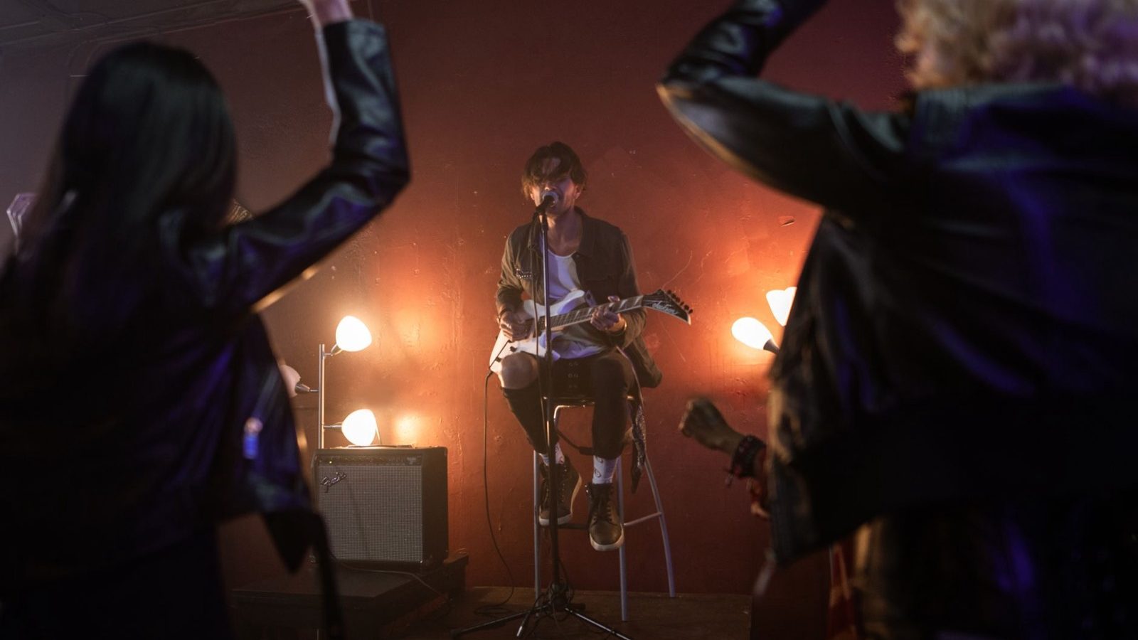 Chanteur-guitariste solo : bien régler son ampli et son micro sur scèn