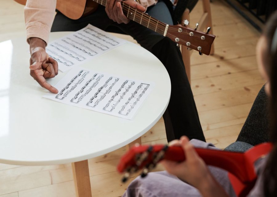 Tablature guitare chant de Noël PDF : jouer juste en petite salle